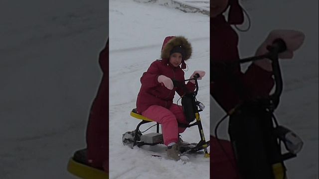 Дрифт на электроснегокате.