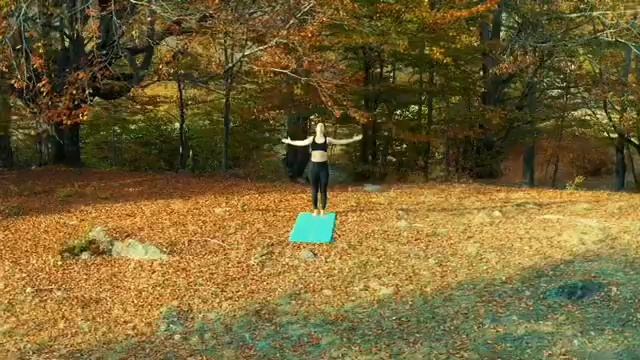 PILATES - STRETCH THE BODY | music to do Pilates | focus your mind | energizing Music for routines смотреть онлайн