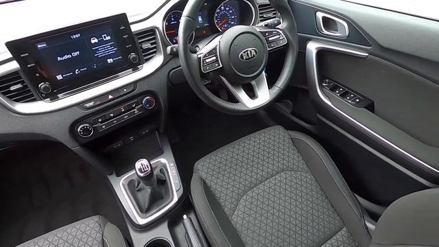 Kia Ceed 1.6 CRDi 2 48V at Mantles Kia Royston смотреть онлайн