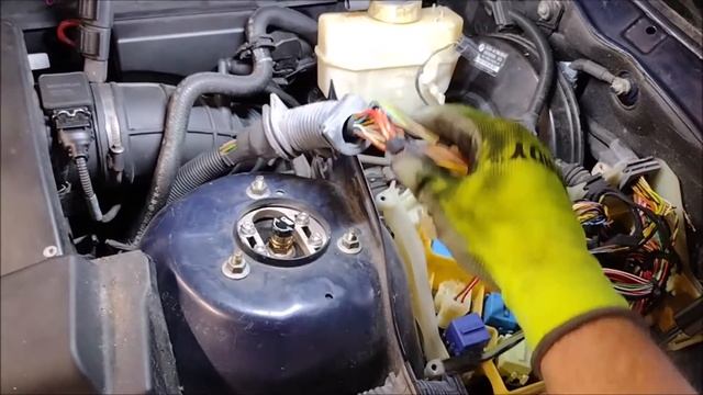 BMW E46 Project: Replacing the ABS / DSC Unit WITHOUT Bleeding the Brakes! смотреть онлайн