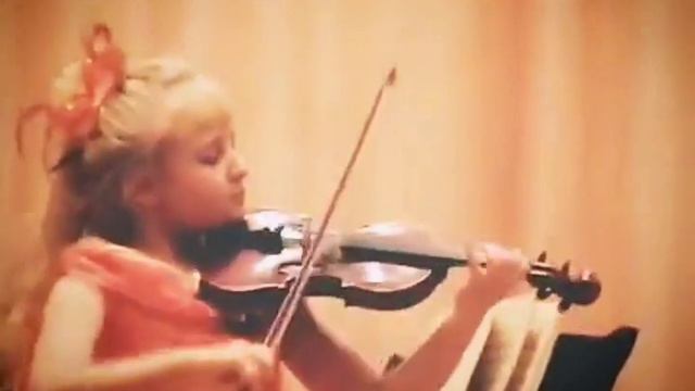 виртуозная маленькая скрипачка | Непрерывное движение | Бом | Алина Новикова #singerAlinaNovikova смотреть онлайн
