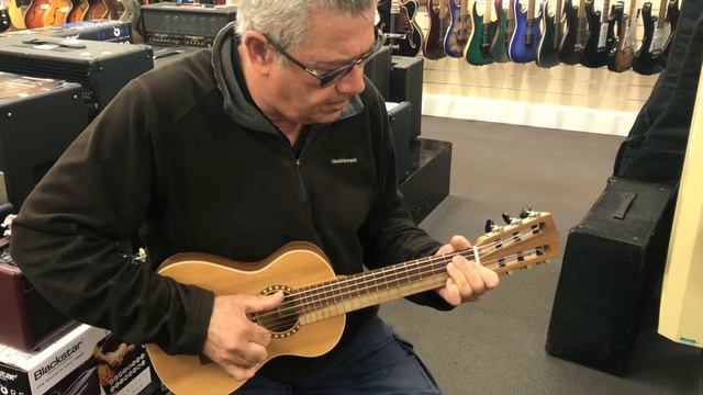 Traveller Guitalele "Lori" - Richard Arnold Guitars смотреть онлайн