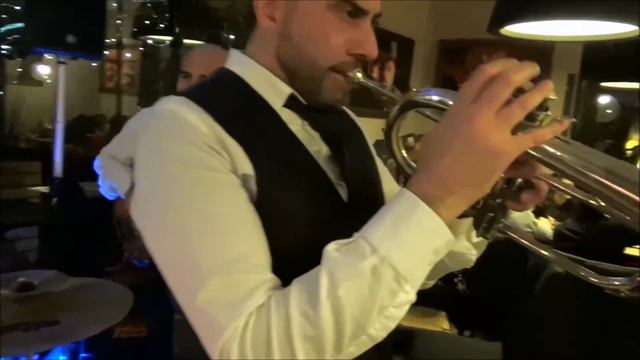 Five Red Swing - Nessuno смотреть онлайн