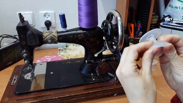 Перематываем оверлочную бобину на 4 маленьких смотреть онлайн