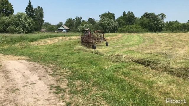Сгребание сена прицепными граблями гвк 6 на самодельном тракторе смотреть онлайн