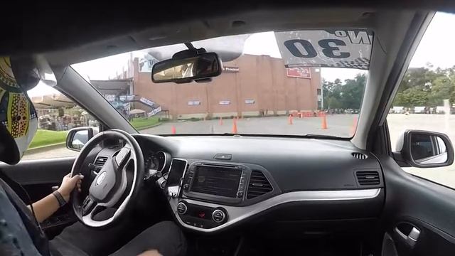Kia picanto 1.2 vs Ford fiesta 1.6 car fast track смотреть онлайн