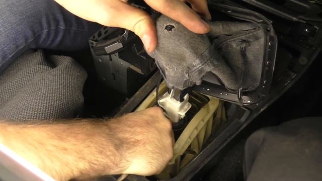 Замена уплотнительнго кольца рычага кпп Дэу Нексия. Дергается ручка коробки передач Daewoo Nexia смотреть онлайн