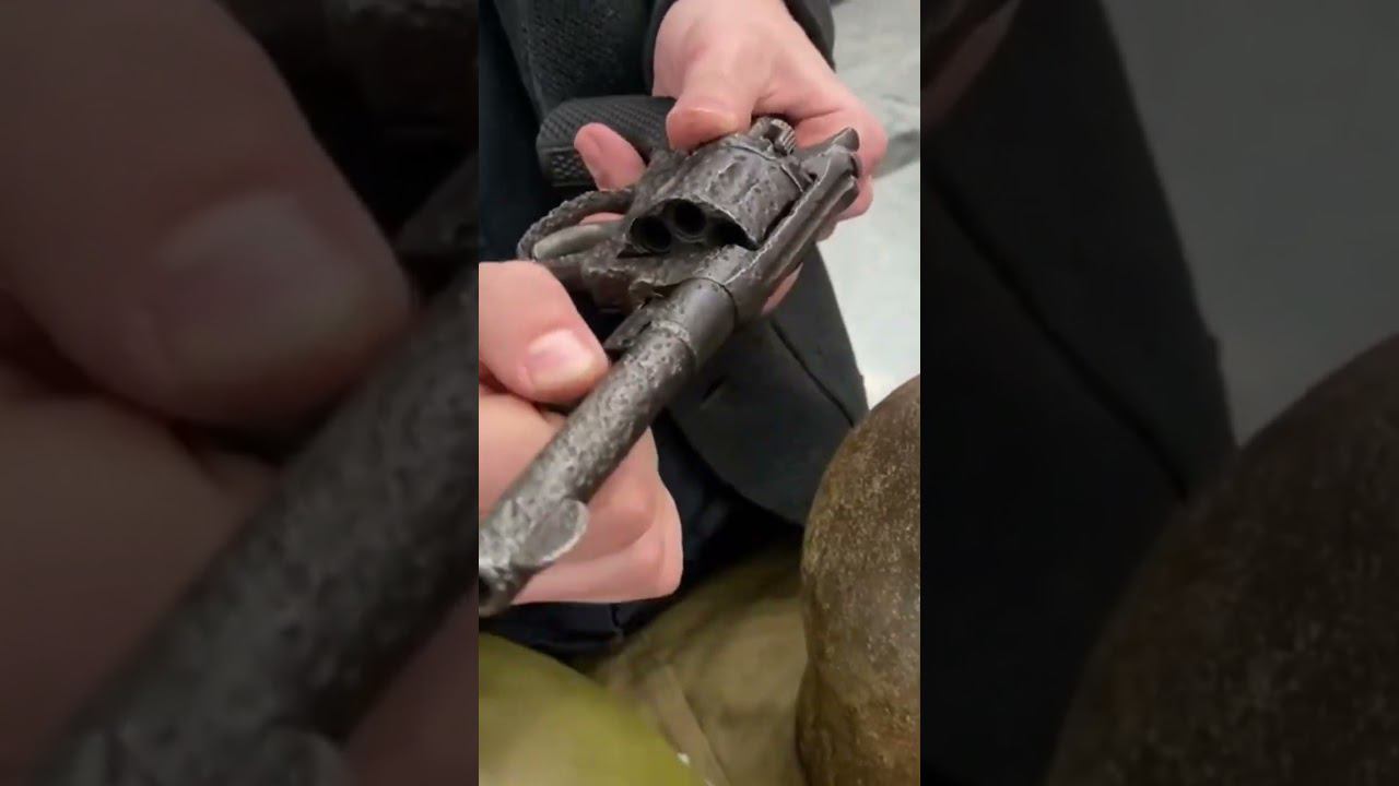 Почему солдаты не могли перезарядить Наган, поменяв барабан? смотреть онлайн