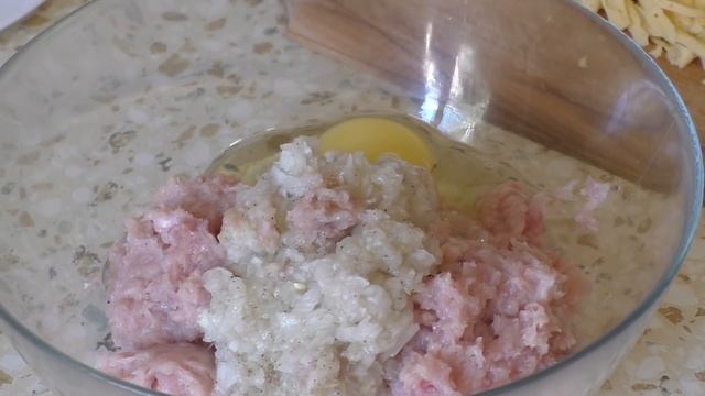 Что приготовить из куриной грудки? / Котлеты с сыром! смотреть онлайн