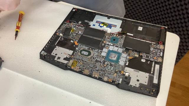 Разборка-чистка-и-замена-термопасты-на-ноутбуке-msi-gp66/76-leopard смотреть онлайн