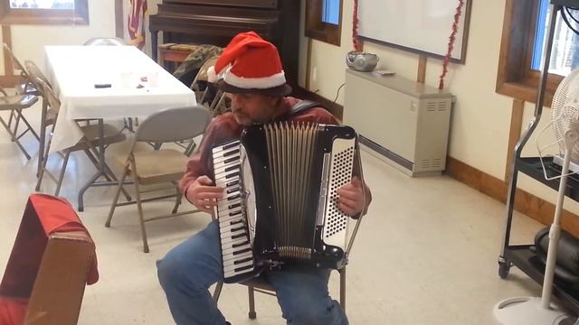 Not Xmas until dad busts out the accordion. смотреть онлайн
