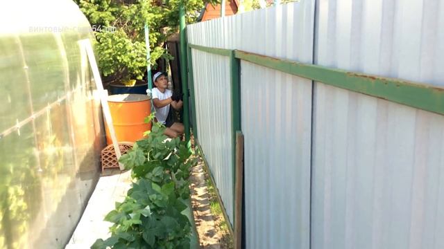 Монтаж винтовой сваи в очень ограниченных условиях смотреть онлайн