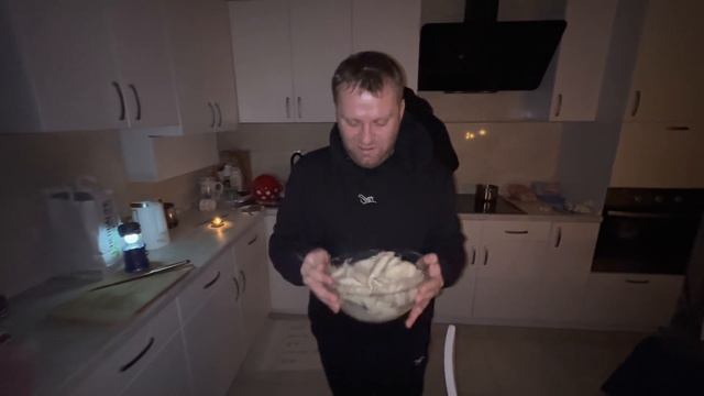 Рождество без света ! Накрыли стол ! Хочется мира смотреть онлайн