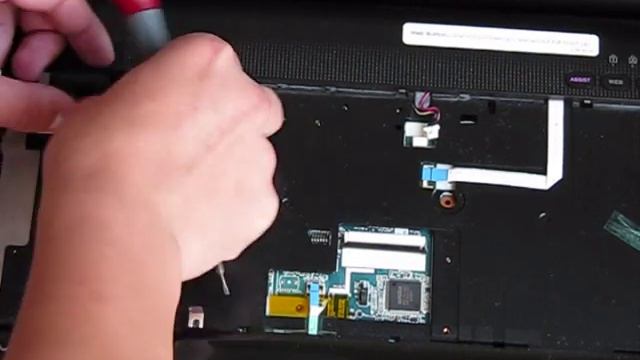 Sony VAIO PCG 71312l Replacing Cooling Fan and Cleaning Dust to Prevent Overheating Issues part1 смотреть онлайн