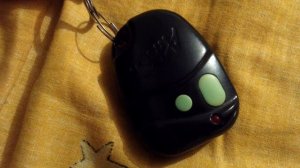 Отвязался или не работает брелок автосигнализации без обратной связи. Решено!