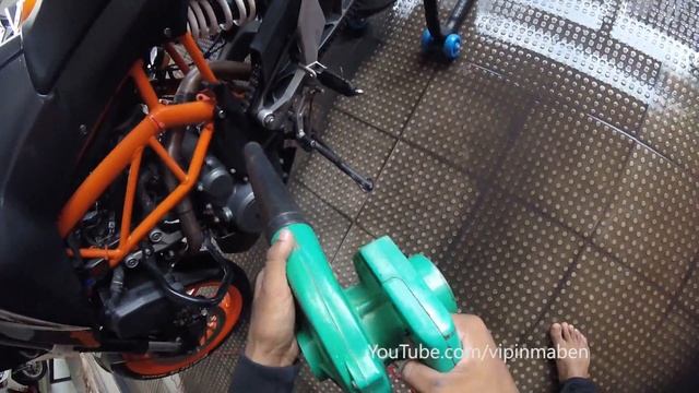 SUPERBIKES IN THE HOUSE - R1 - Detailing Our KTM! смотреть онлайн