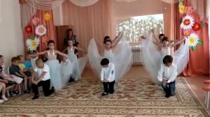 Танец к Дню Победы "Птицы белые"