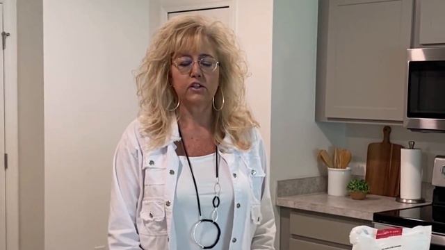 Darlene Salmon discusses Holiday Builders homes in Palm Bay смотреть онлайн