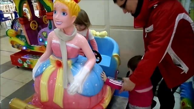 Прогулка по ТРЦ "Парк Хаус" г. Казани, катаемся на аттракционах "Park Hayes" Kazan смотреть онлайн