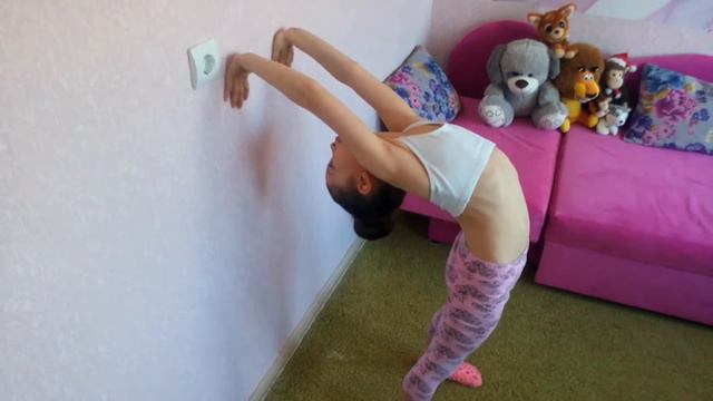 ЛЕДИ ДИ* Как научиться делать мостик? смотреть онлайн