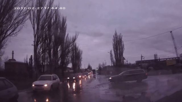 Знаменитая "Поляковская яма". Город Таганрог Поляковское шоссе 18. 27.02.2017 смотреть онлайн