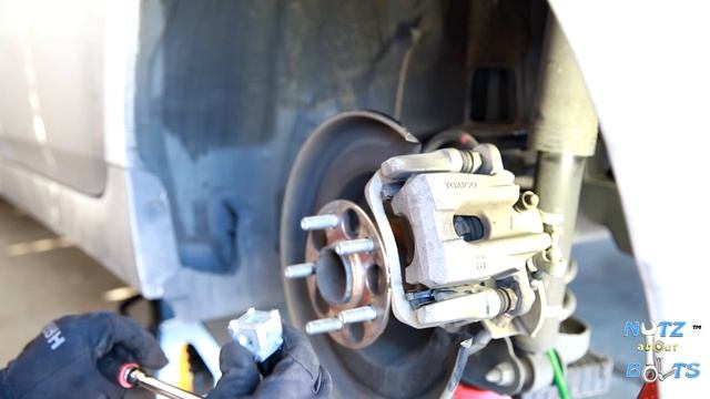 2010-2015 Toyota Prius Rear brake pads and rotors remove and install смотреть онлайн