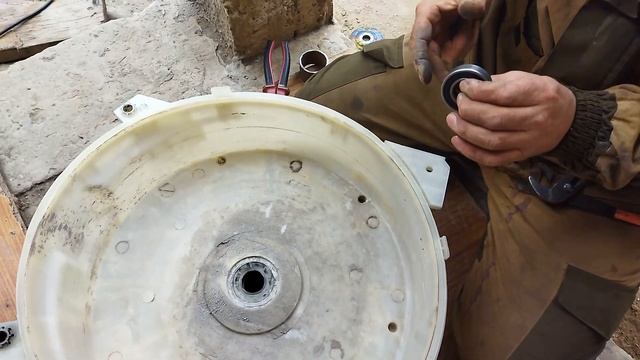 Съёмник для снятия подшипника с бака стиральной машины. Removing the bearing of the washing machine смотреть онлайн