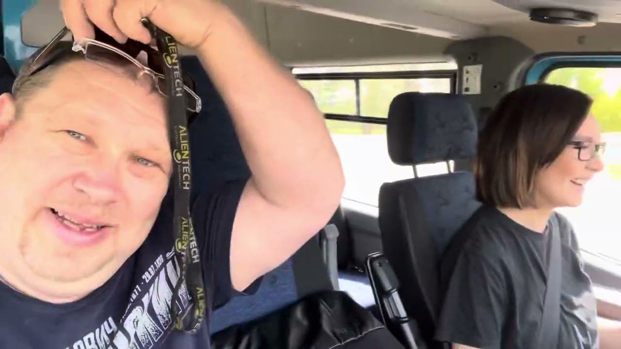 Девушка на эвотеке. Красивая газель и и не менее красивая хозяйка