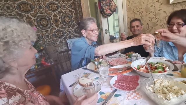 ПОГОДКИ, ОТМЕТИЛИ день рождения бабушки мужа 81 год. ПОСИДЕЛКИ смотреть онлайн