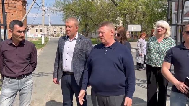 Депутата Госдумы удивила ширина тротуаров в парке смотреть онлайн