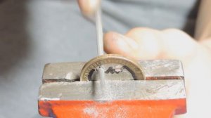 Как сделать брелок из  монеты!