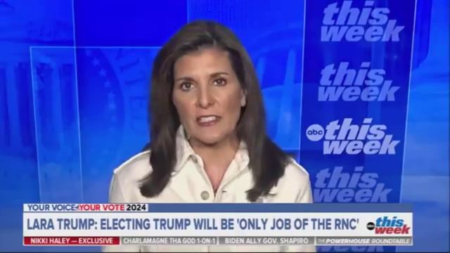 TRUMP JUST FAINTED ON STAGE, HITS HEAD ON HARD FLOOR!!! смотреть онлайн