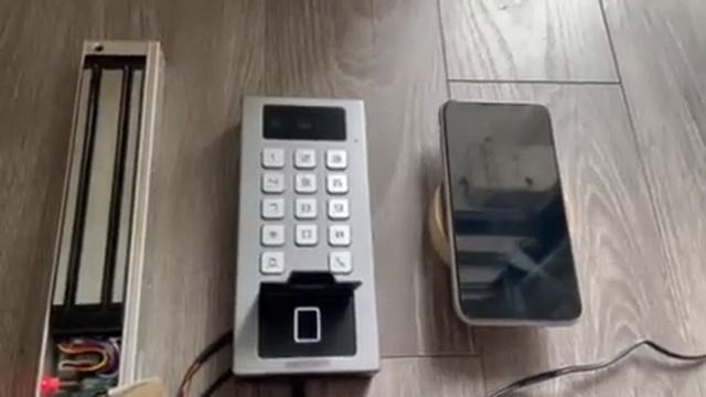 DS-K1T502DBFWX-C báo động SMS смотреть онлайн