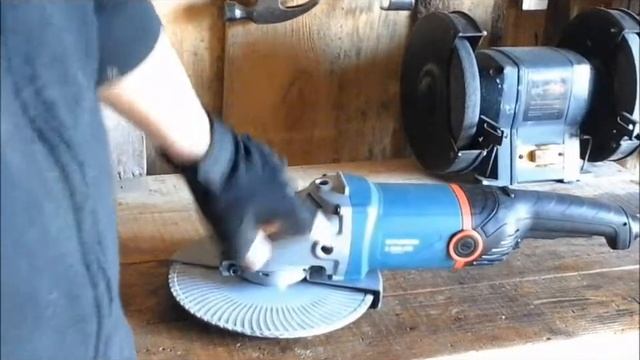 Профессиональная большая УШМ, болгарка Hyundai G2000-230 Expert 2200 Вт диск 230 мм.