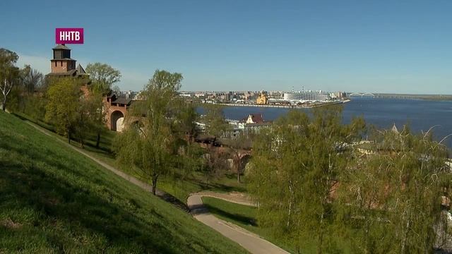 В память о тех, кто не вернулся с полей сражений, в Нижегородским кремле горит Вечный огонь смотреть онлайн