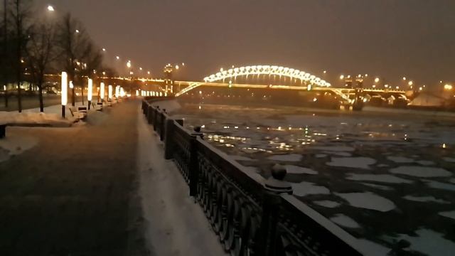Егерь, идя по следу беглых зэков, наткнулся на странную могилу, узнав кого они закопали, он оцепене смотреть онлайн