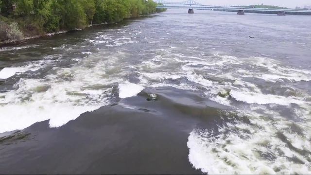 Habitat 67 Montreal Drone Footage PLUS Surfer Bonus смотреть онлайн