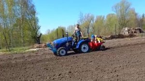 Минитрактор  РУСИЧ 244, картофелесажалка, КС-2,   первый огорд засажен.