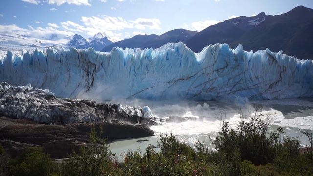 Perito Moreno Glacier in Argentina - HUGE block of ice breaks off смотреть онлайн