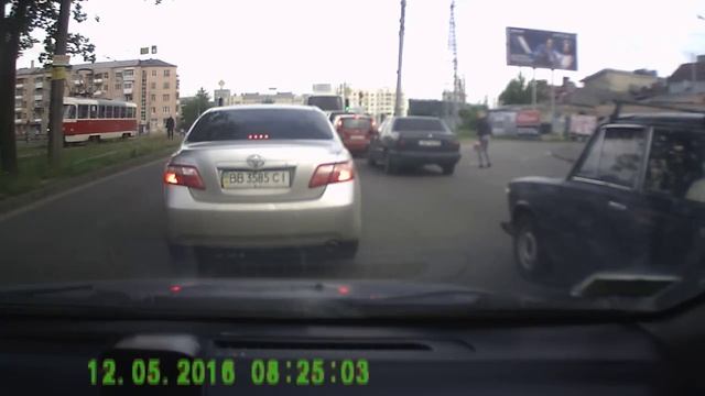 На Московском проспекте велосипедист врезался в авто 12.05.16 смотреть онлайн