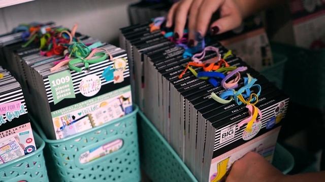 My Craft Room Tour - Storing and Organizing my Happy Planner Stash! смотреть онлайн