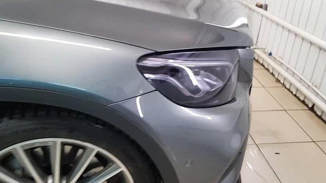 Mercedes GLC на антихроме, оклеили часть бампера, хромированных элементов, тонировка фар смотреть онлайн