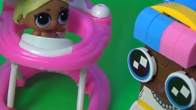 ДОБАЛОВАЛИСЬ МАЛЫШИ! Куклы Лол сюрприз в детском садике! Сюрпризы в шариках Чупа-чупс с Фиксиками
