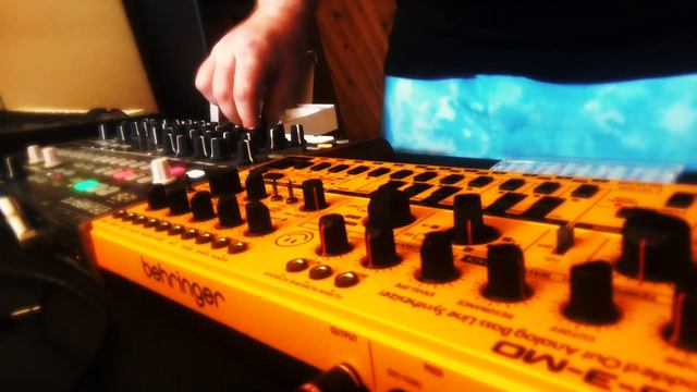 Live Acid House Jam (No Talking) : Behringer TD-3-MO and Arturia DrumBrute смотреть онлайн