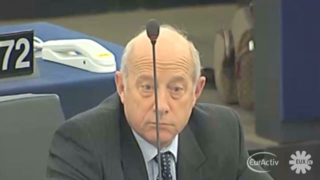 UKIP MEP Ejected for Shouting Nazi Slogan in EU Parliament смотреть онлайн