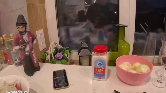 МИТИН ГОТОВИТ ВПЕРВЫЕ ШАШЛЫК С НУЛЯ! КУКИНГ-СТРИМ смотреть онлайн