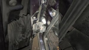 Volkswagen Vento, Golf 3 установка, протяжка проводов в двери без сверла для Динамика ?