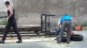 Распиловка круглого леса на мини пилораме Мурка М5.