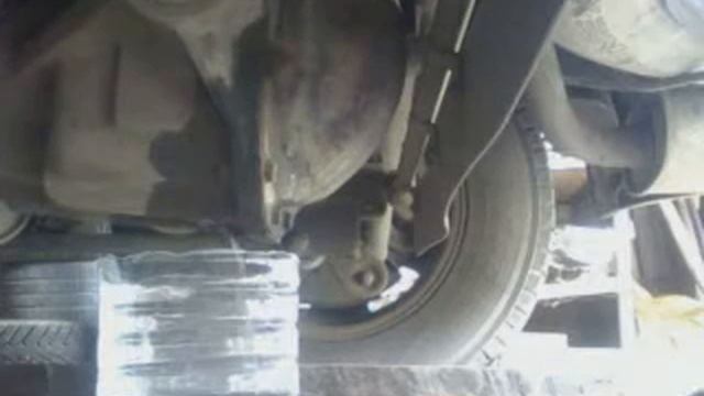 Слив масла в заднем мосту Ssang Yong Kyron смотреть онлайн