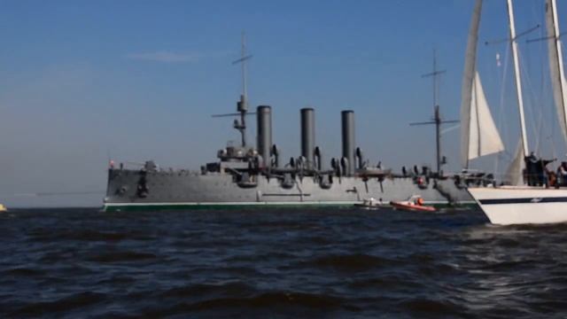 "Аврора" подходит к Кронштадту смотреть онлайн